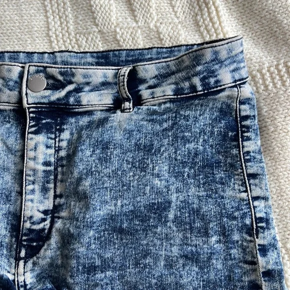 Denim short - Picture 3 of 3